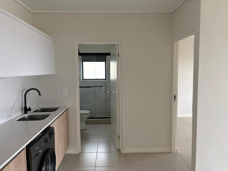 To Let 1 Bedroom Property for Rent in Richwood Western Cape